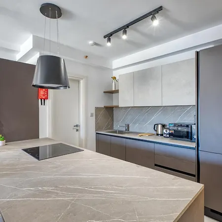 Stunning 1 Bedroom St Julians Sleeps 4 شقة *