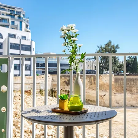 شقة Stunning 1 Bedroom St Julians Sleeps 4