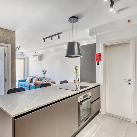 Apartment Stunning 1 Bedroom St Julians Sleeps 4