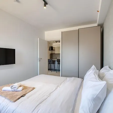 Stunning 1 Bedroom St Julians Sleeps 4