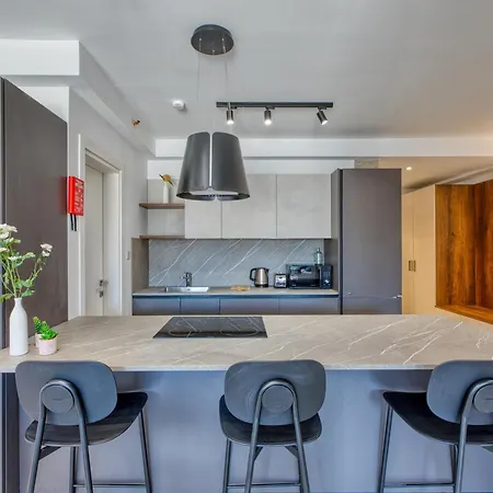 Apartment Stunning 1 Bedroom St Julians Sleeps 4
